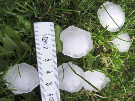Hagel 2 - 3 cm, gefallen in Rosenberg/Nordbaden am 30.06.2012